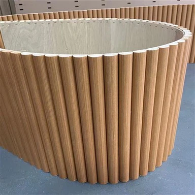 Rugalmas félkerek falpanelek tömör fából